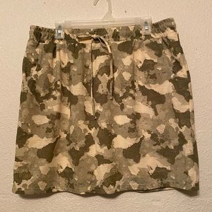 NWT CATO CAUTE CASUAL CAMO LINED SKIRT WITH POCKETS